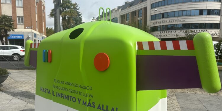 Contenedores con Maléfica, BuzzLightyear y Capitán América para animar al reciclado