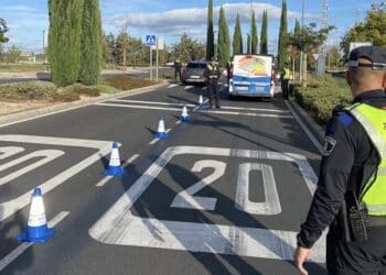 La Policía Local controla el posible mal uso del móvil en más de 2.000 vehículos
