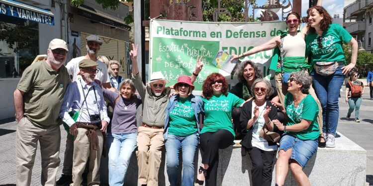 La Plataforma en Defensa de la Educación Pública dice que el Gobierno local “poco o nada” ha hecho “hasta la fecha” en el ámbito educativo