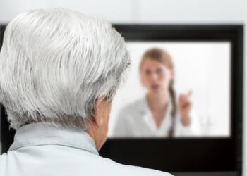 La Comunidad de Madrid estrenará en 2024 la teleasistencia avanzada en los domicilios de personas dependientes