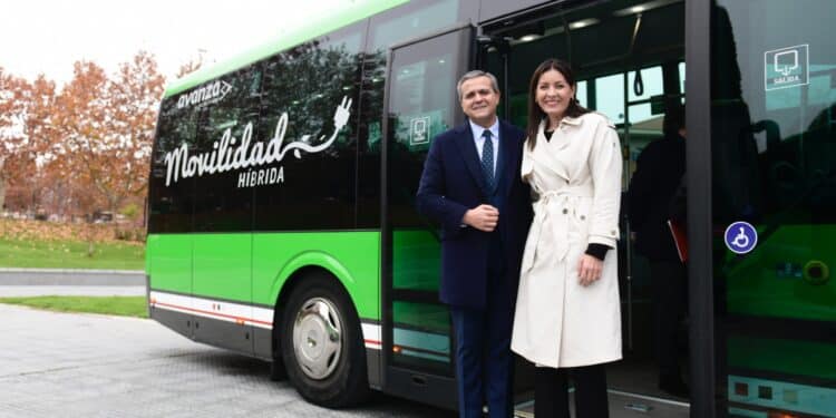 Un total de 15 nuevos autobuses híbridos se incorporan a la flota que circula por Majadahonda