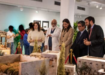 Isabel Díaz Ayuso y Lola Moreno inauguran el nuevo Belén de Majadahonda