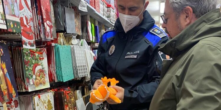 La Policía Local de Majadahonda inspecciona la seguridad de los juguetes