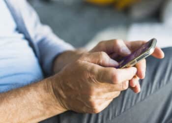 El Ayuntamiento de Majadahonda organiza dos talleres para mayores llamados “Comunícate digitalmente en Navidad”