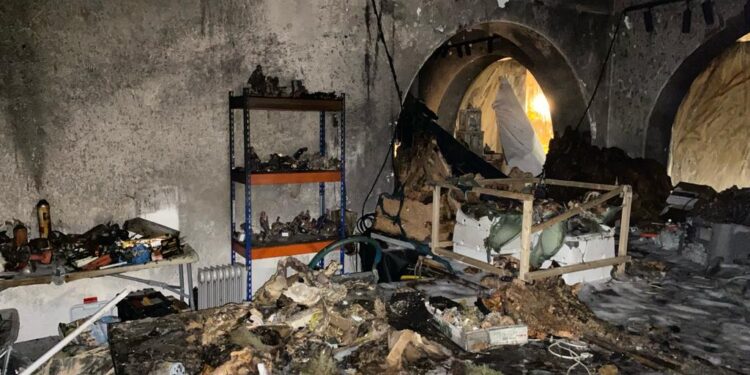 Un incendio calcina esta madrugada el Belén instalado en los soportales del Ayuntamiento