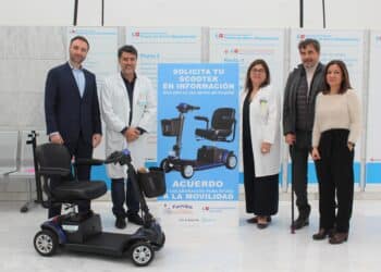 El Hospital Puerta de Hierro cuenta con vehículos para facilitar el desplazamiento de los pacientes con movilidad reducida
