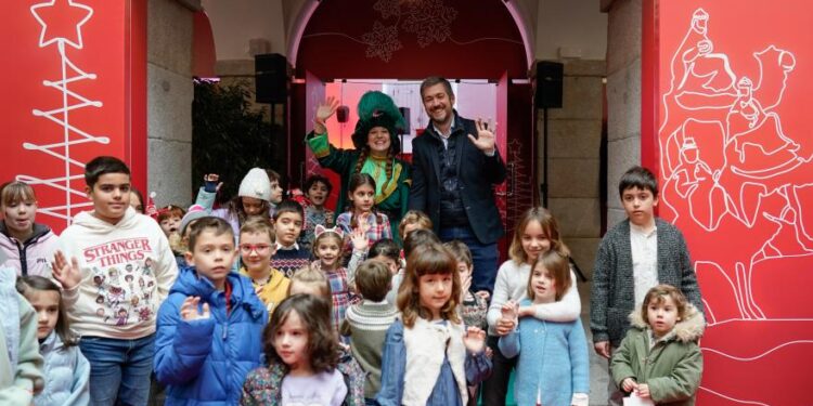 La Comunidad de Madrid habilita el servicio 012 Reyes Magos para que los niños puedan hablar con un Paje Real