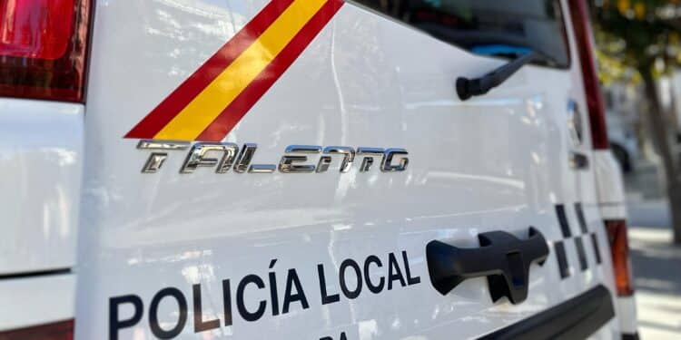 La Policía Local de Majadahonda detiene infraganti a dos jóvenes acusados de varios robos en interior de vehículos