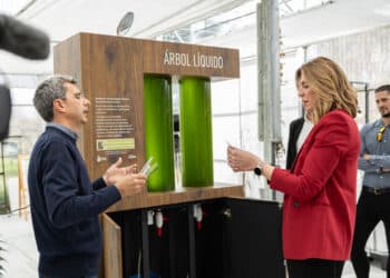 Pozuelo de Alarcón presenta uno de los primeros árboles líquidos de España que mejora la calidad del aire