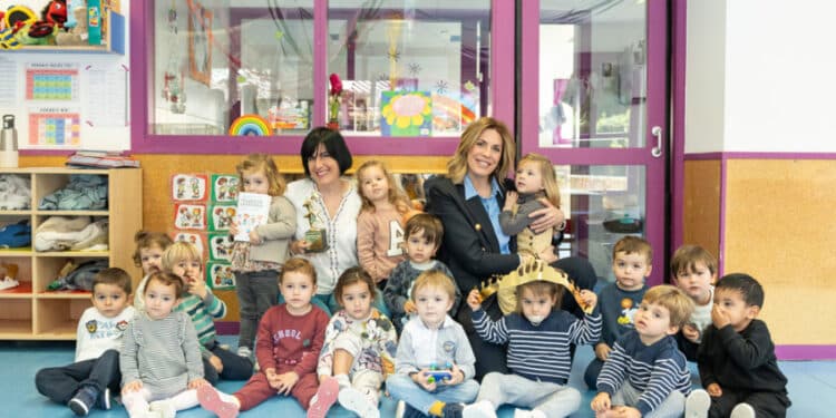 La “mejor profesora del mundo” imparte clases en la escuela infantil Los Madroños de Pozuelo