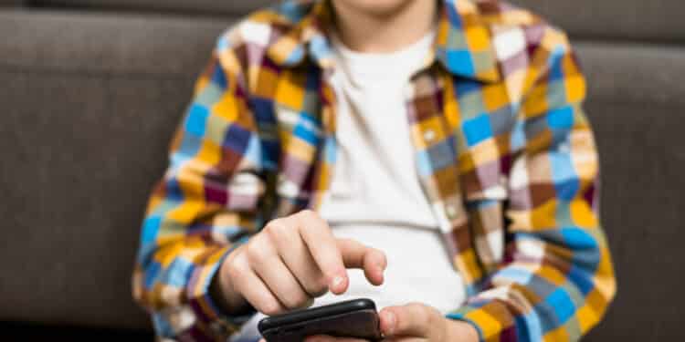 12 detenidos y 44 investigados por el reenvío masivo de material pedófilo de alta intensidad a menores por mensajería instantánea