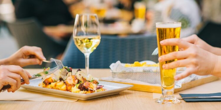 El horario nocturno de la hostelería en tela de juicio tras la propuesta de Yolanda Díaz