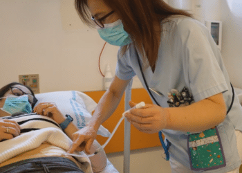 La unidad de diálisis peritoneal del Hospital Puerta de Hierro facilita que sus pacientes con enfermedad renal crónica puedan viajar sin limitaciones