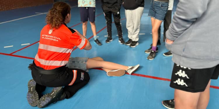 Protección Civil de Majadahonda muestra en los colegios cómo actuar ante una emergencia