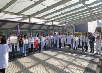 Concentración de trabajadores de las Fundaciones de Investigación Biomédica en el Puerta de Hierro para denunciar el “bloqueo” del nuevo convenio colectivo