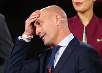 Luis Rubiales vuelve a España y queda en libertad tras negarse a declarar