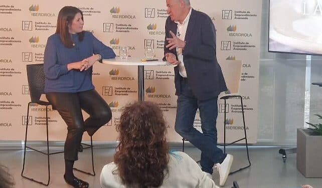 Laurissi combina joyería y poesía