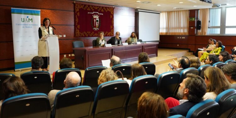 Los médicos-tutores de los centros de salud de Cerro del Aire Majadahonda, Pozuelo-Estación y Villanueva de la Cañada han sido premiados por su dedicación