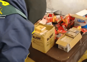 La Guardia Civil desmantela una organización criminal que robaba por el método del butrón y vendía en varios estancos | VÍDEO