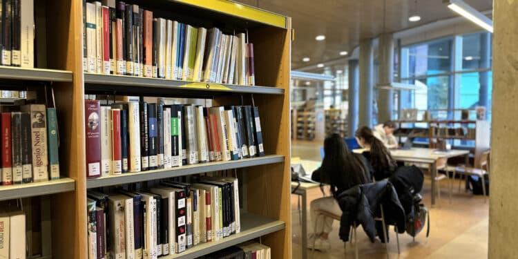 La biblioteca municipal Francisco Umbral amplía su horario para la preparación de los exámenes finales