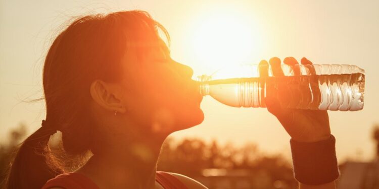 Hidratación, protección y planificación, las claves para lidiar con el calor