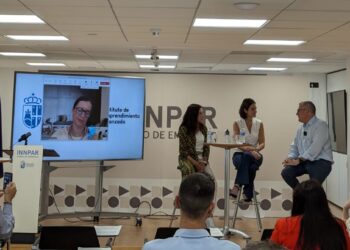 Asistentes para ganar tiempo libre y talento senior femenino