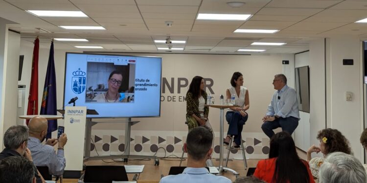 Asistentes para ganar tiempo libre y talento senior femenino