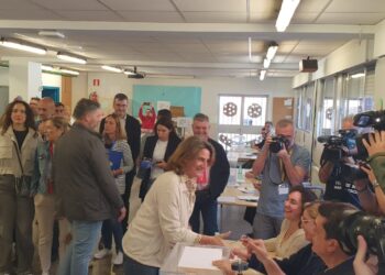 Teresa Ribera vota en el colegio Benito Pérez Galdós el 9J