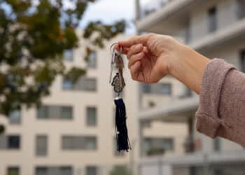 La Comunidad de Madrid compra 175 nuevas viviendas para ofrecer un alquiler social a familias vulnerables