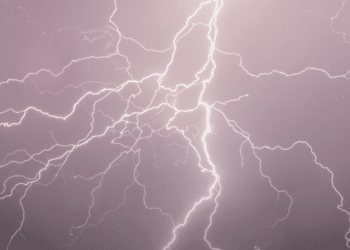 La AEMET lanza una alerta amarilla por fuertes rachas de viento y granizo para la Comunidad de Madrid