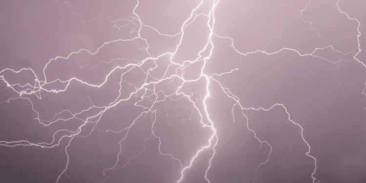 La AEMET lanza una alerta amarilla por fuertes rachas de viento y granizo para la Comunidad de Madrid