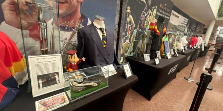 Majadahonda acoge antorchas olímpicas originales y objetos de atletas míticos en la exposición “Fuegos Olímpicos”