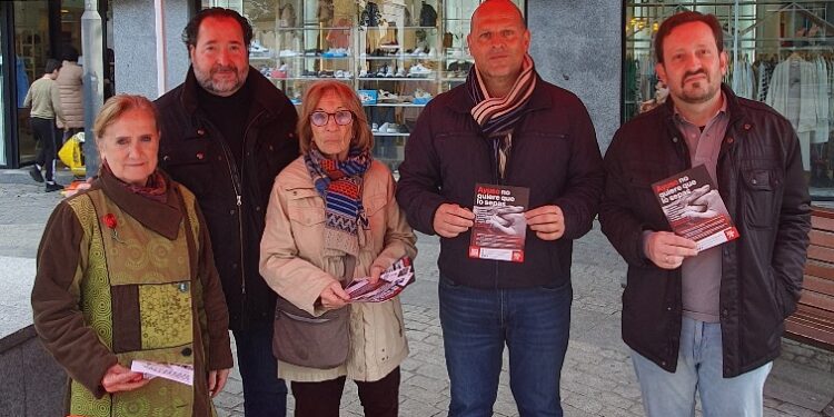 Campaña de recogida de firmas del PSOE para pedir soluciones para la sanidad pública