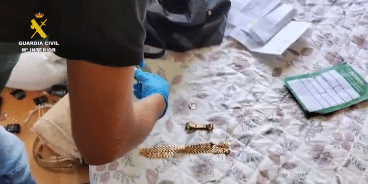 La Guardia Civil desarticula un grupo criminal dedicado a robar en viviendas en Las Rozas, Pozuelo y Boadilla del Monte | Vídeo