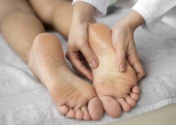 Últimos días para que los mayores majariegos puedan solicitar las ayudas municipales para sus tratamientos podológicos