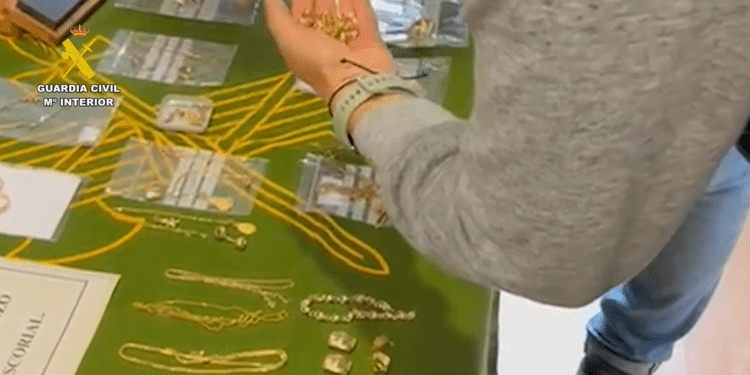 La Guardia Civil detiene a siete empleadas de hogar por robos de joyas en Las Rozas, Boadilla y otros seis municipios | Vídeo