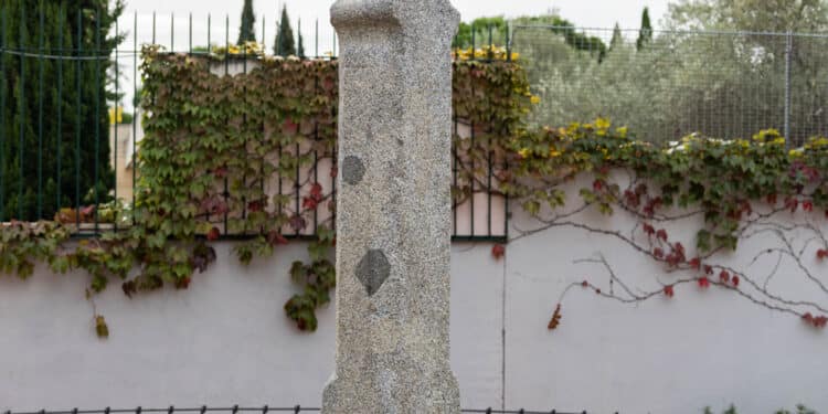 Pozuelo de Alarcón restaura la Cruz de la Atalaya, el monumento más antiguo del municipio