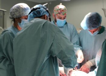 La jefa de Servicio de Cirugía Torácica del hospital Puerta de Hierro reconocida como una de las mejores especialistas de España