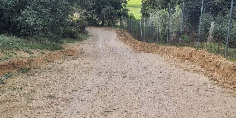 Reparan el camino de acceso desde el parque del Reventón