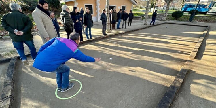 Majadahonda estrena dos nuevas pistas de petanca en el parque de Colón