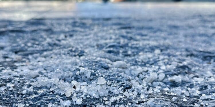 Majadahonda comienza el reparto de sal entre vecinos y comerciantes para hacer frente al invierno