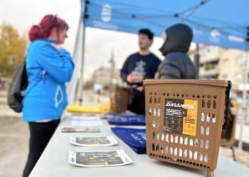 Majadahonda reparte 10.000 folletos informativos y 2.000 cubos marrones para concienciar sobre la recogida de basura orgánica