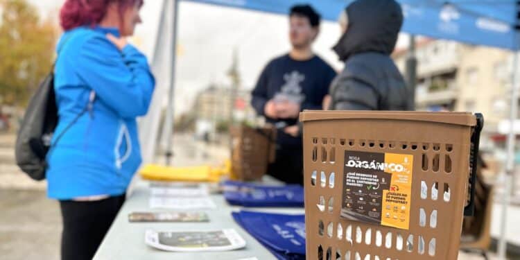 Majadahonda reparte 10.000 folletos informativos y 2.000 cubos marrones para concienciar sobre la recogida de basura orgánica