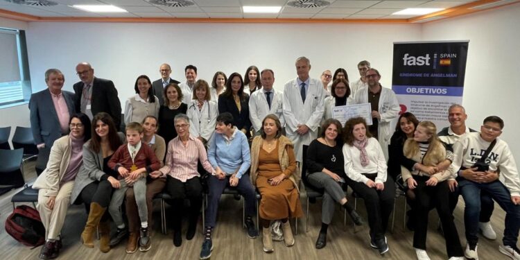 El hospital Puerta de Hierro recibe una beca de investigación para el estudio de la enfermedad de Angelman