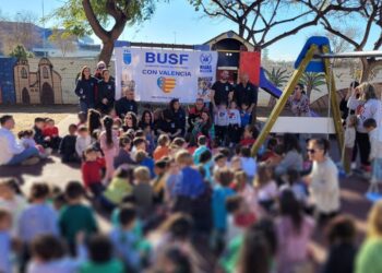 Un colegio de Alfafar agradece la ayuda de Majadahonda para recuperar el patio de recreo tras la DANA