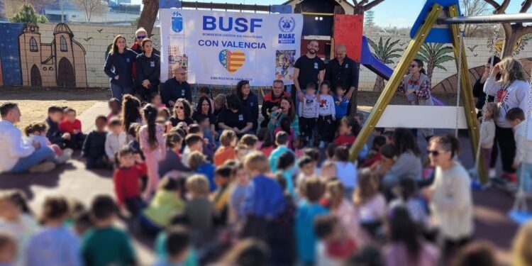 Un colegio de Alfafar agradece la ayuda de Majadahonda para recuperar el patio de recreo tras la DANA