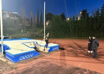 Las pistas de atletismo de Majadahonda recuperan su colchoneta para el salto de altura con pértiga