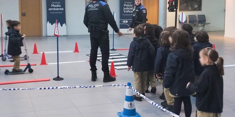 La Policía Local de Majadahonda casi triplica la actividad de sus agentes tutores con charlas, visitas y clases de educación vial a escolares