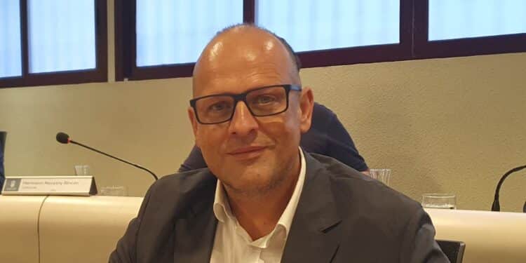 El PSOE denuncia “falta de transparencia” tras la compra de la ambulancia medicalizada de Protección Civil