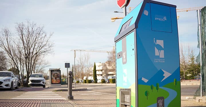 Las Rozas instala papeleras solares inteligentes